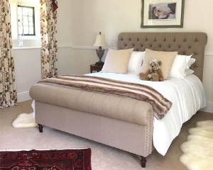 Pentlow King Bed in Linwood Biscotti